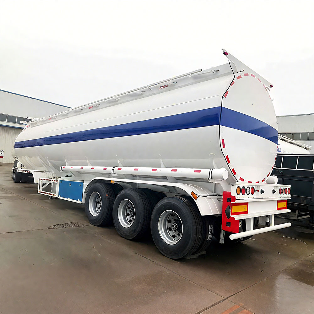 3-axle asphalt tanker trailer with insulated 45,000L tank and thermal heating system for road construction.