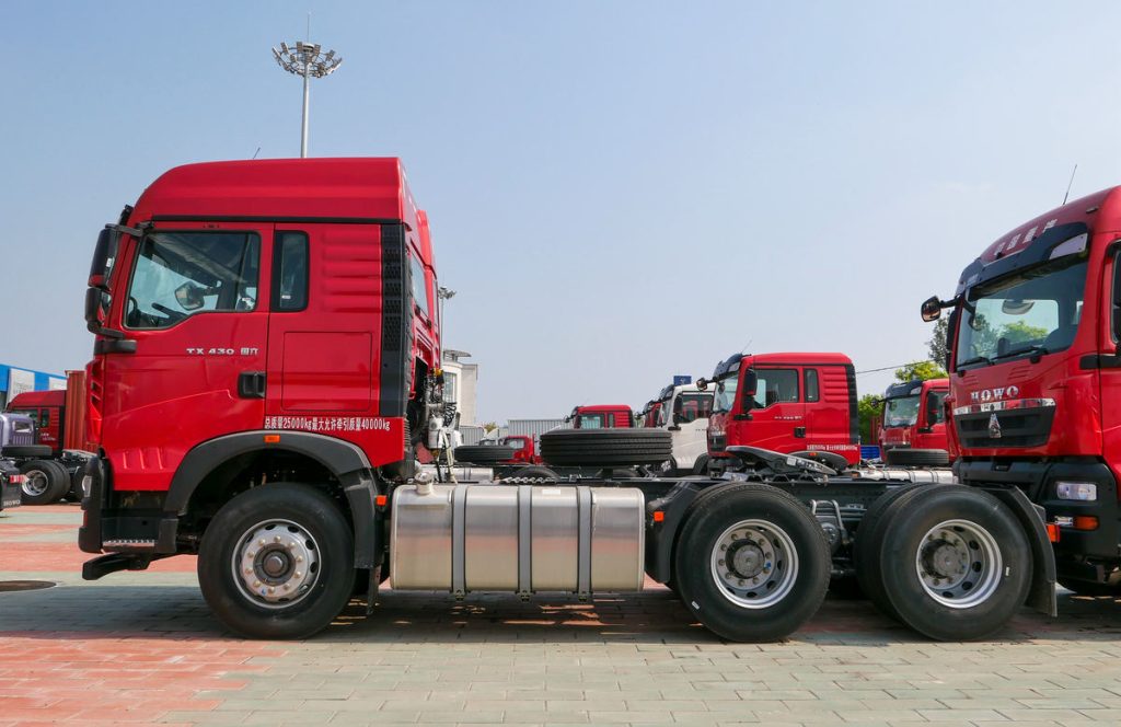 HOWO TX 430HP 6X4 Euro 6 tractor truck for hazardous cargo