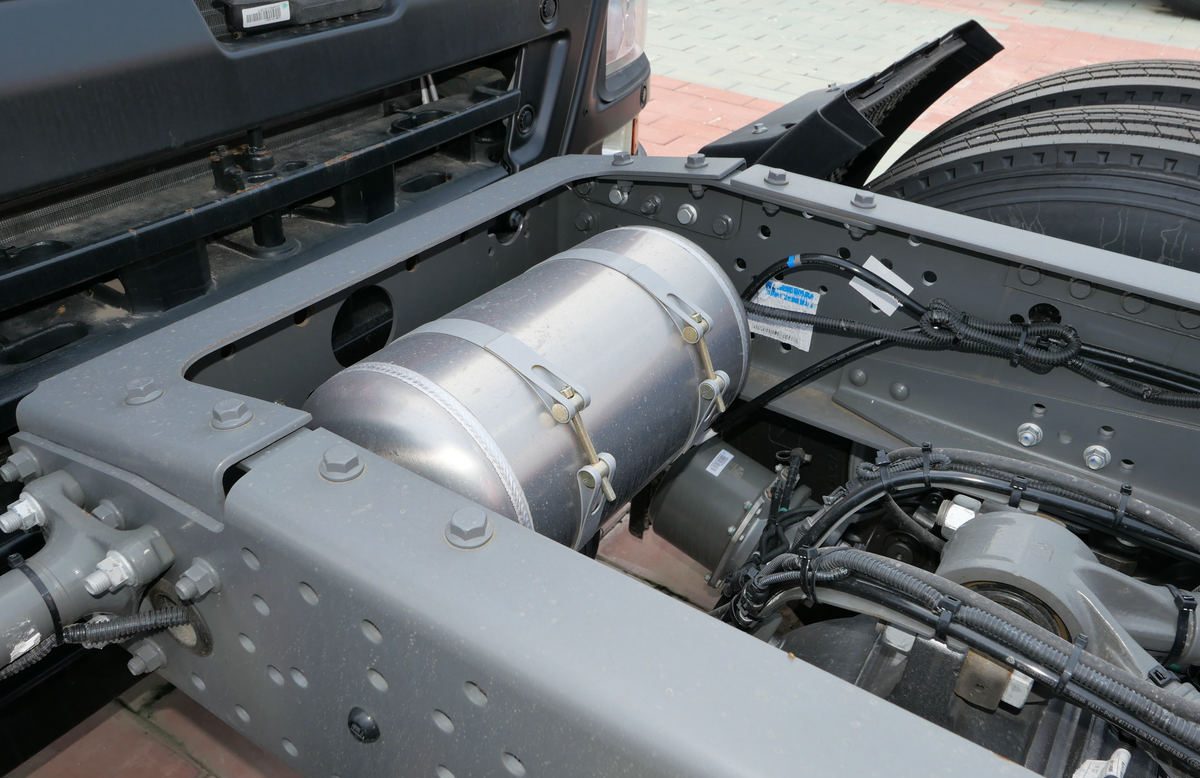 HOWO TX 430HP 6X4 Euro 6 tractor truck for hazardous cargo