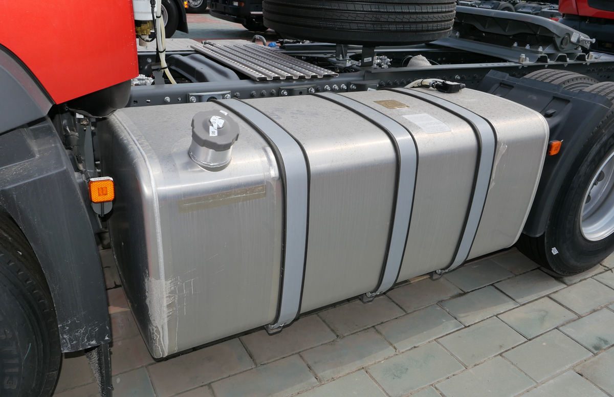 HOWO TX 430HP 6X4 Euro 6 tractor truck for hazardous cargo