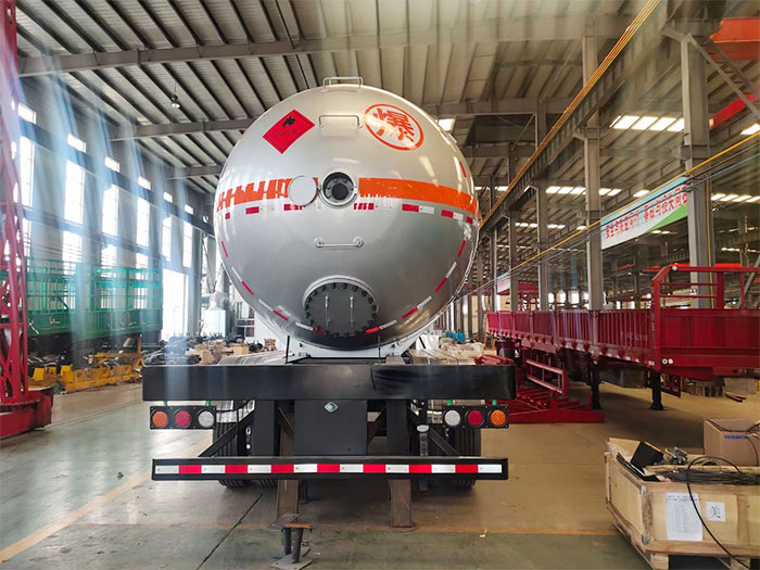 3 axle LPG tanker semi-trailer with carbon steel construction and triple-axle configuration for bulk gas transport.