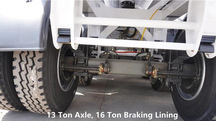 3-axle asphalt tanker trailer with insulated 45,000L tank and thermal heating system for road construction.