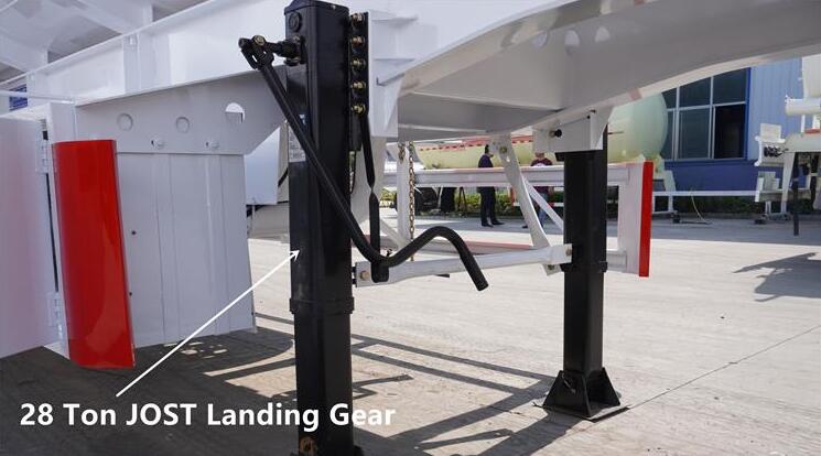 3-axle asphalt tanker trailer with insulated 45,000L tank and thermal heating system for road construction.