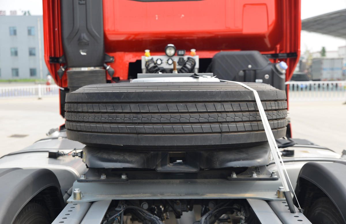 HOWO TH7 540HP 4X2 Tractor Truck with China VI Engine