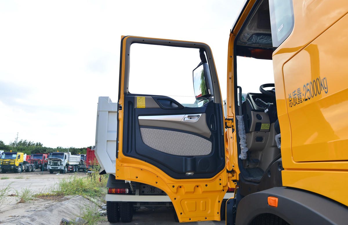 HOWO TX 400HP 6X4 Dump Truck with 6.3m Rear-Dump Cargo Box