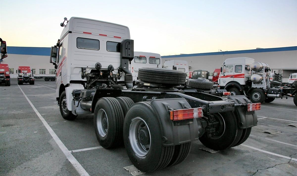 Beiben V3 6X4 420HP diesel tractor truck for long-haul freight transport