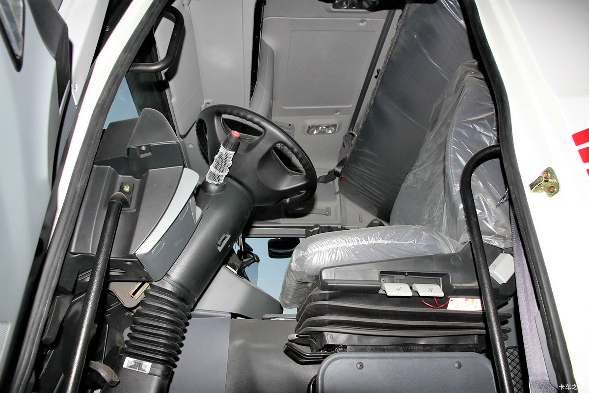 Beiben V3 6X4 420HP diesel tractor truck for long-haul freight transport