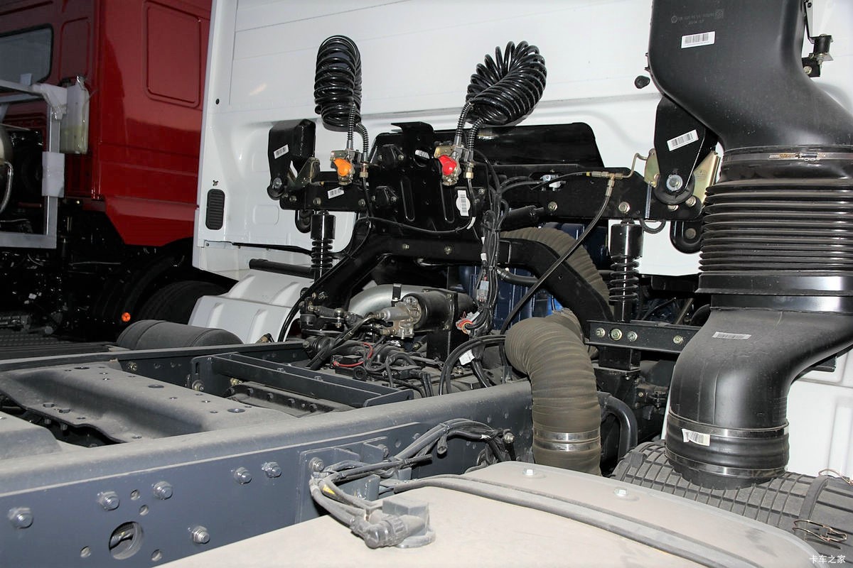 Beiben V3 6X4 420HP diesel tractor truck for long-haul freight transport