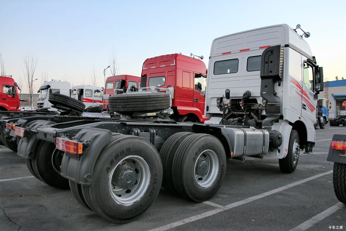 Beiben V3 6X4 420HP diesel tractor truck for long-haul freight transport