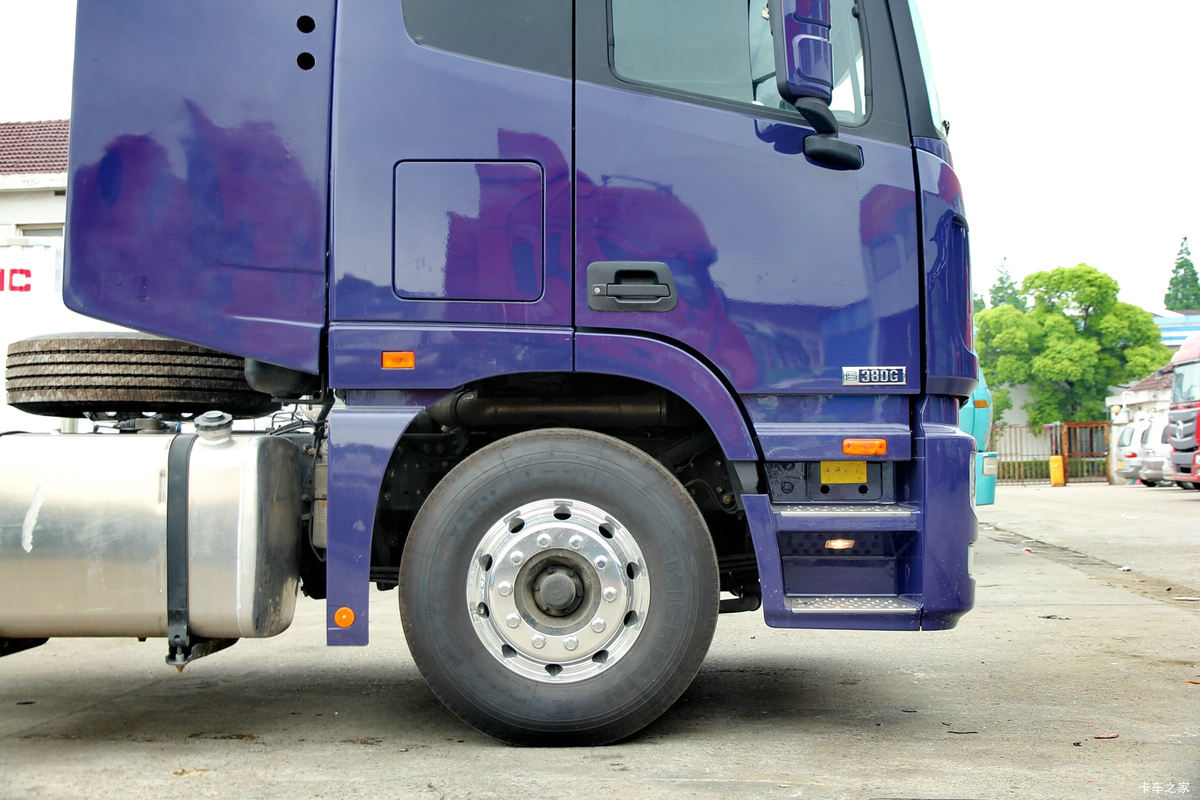 Foton Auman GTL 380HP 4x2 diesel tractor truck for logistics transport