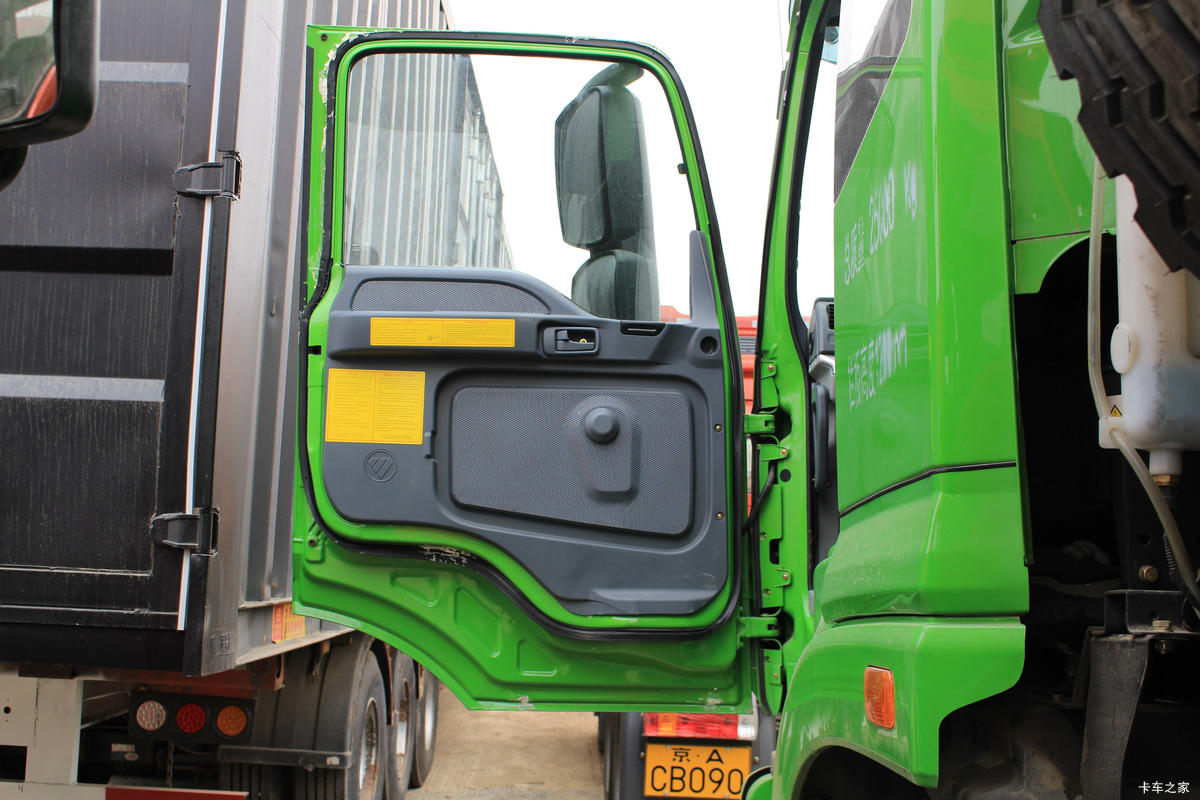 Foton Auman ETX 9 Series 336HP 6X4 5.6m Dump Truck