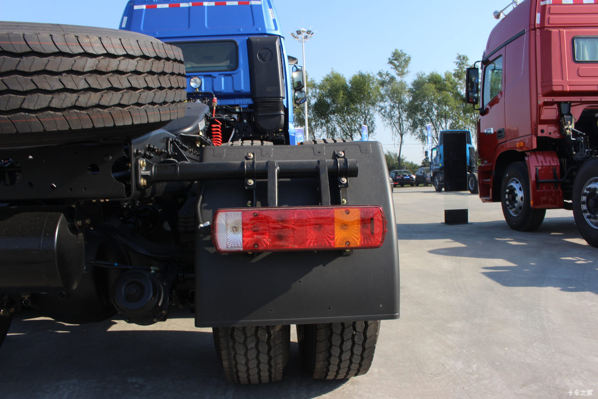 Foton New ETX 6x4 diesel tractor truck 400HP for logistics transport