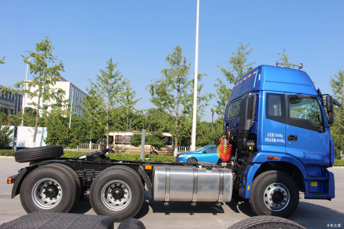 Foton New ETX 6x4 diesel tractor truck 400HP for logistics transport
