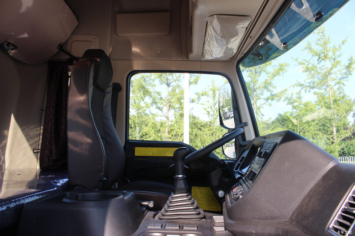 Foton New ETX 6x4 diesel tractor truck 400HP for logistics transport