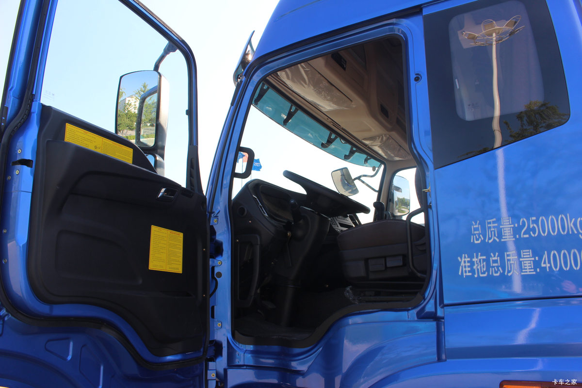 Foton New ETX 6x4 diesel tractor truck 400HP for logistics transport