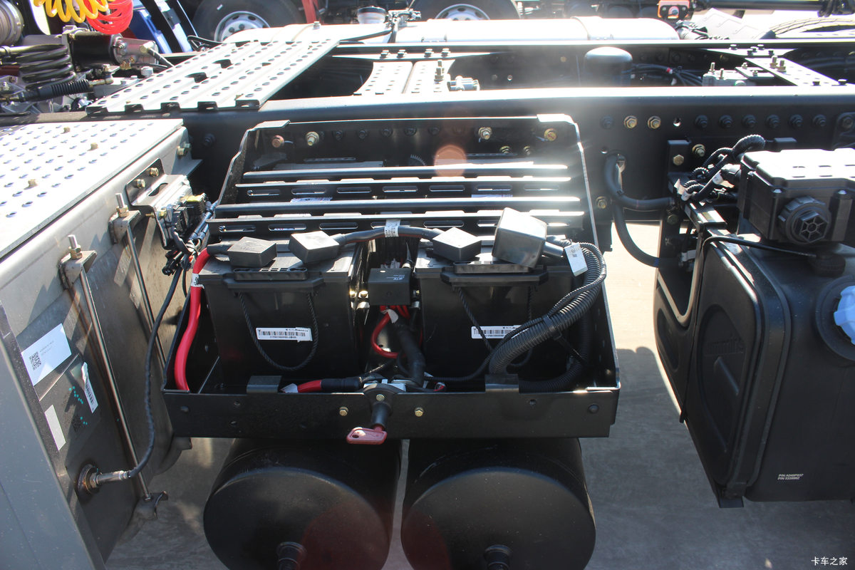 Foton New ETX 6x4 diesel tractor truck 400HP for logistics transport