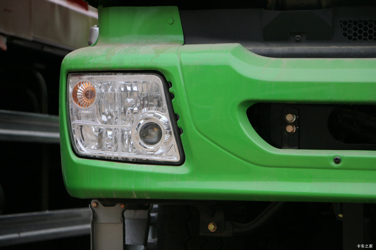 Foton Auman ETX 9 Series 336HP 6X4 5.6m Dump Truck