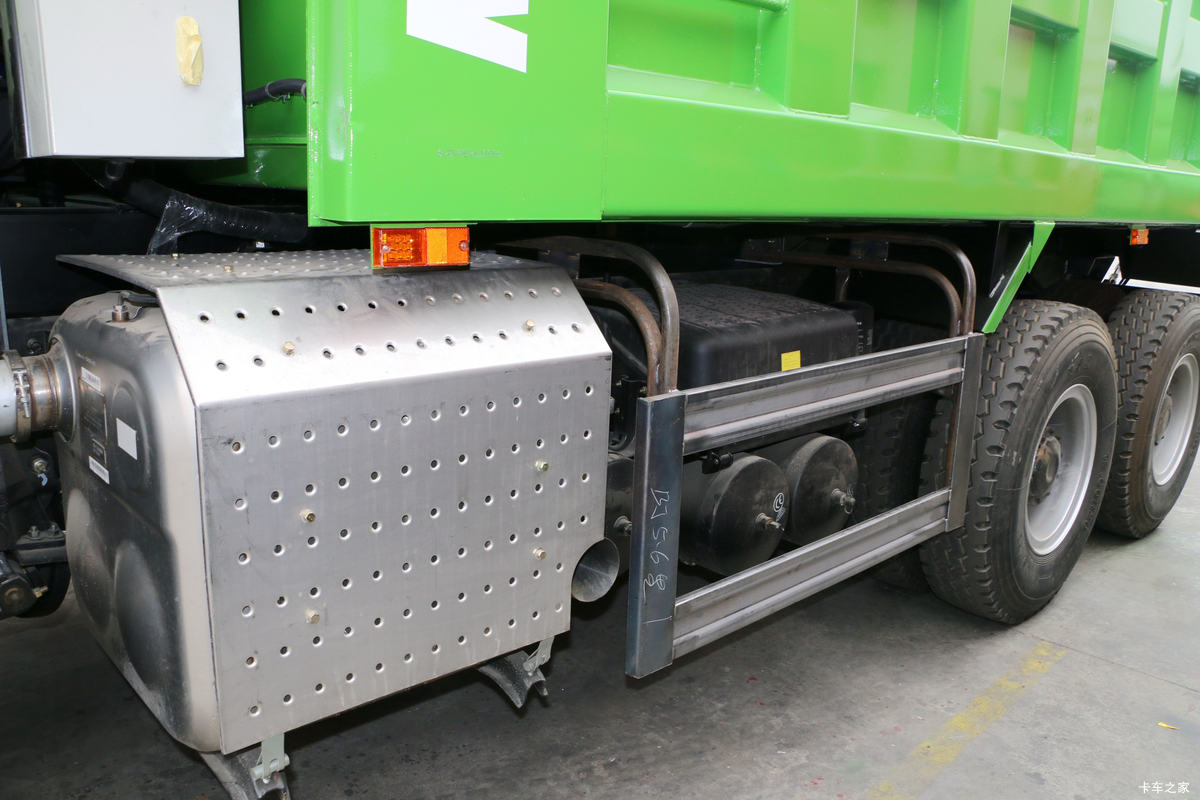 Foton Auman ETX 9 Series 336HP 6X4 5.6m Dump Truck