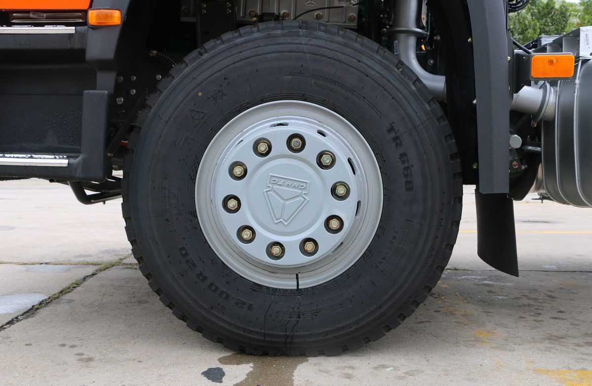 HOWO 380HP 6X4 Tractor Truck for Long-Distance Haulage