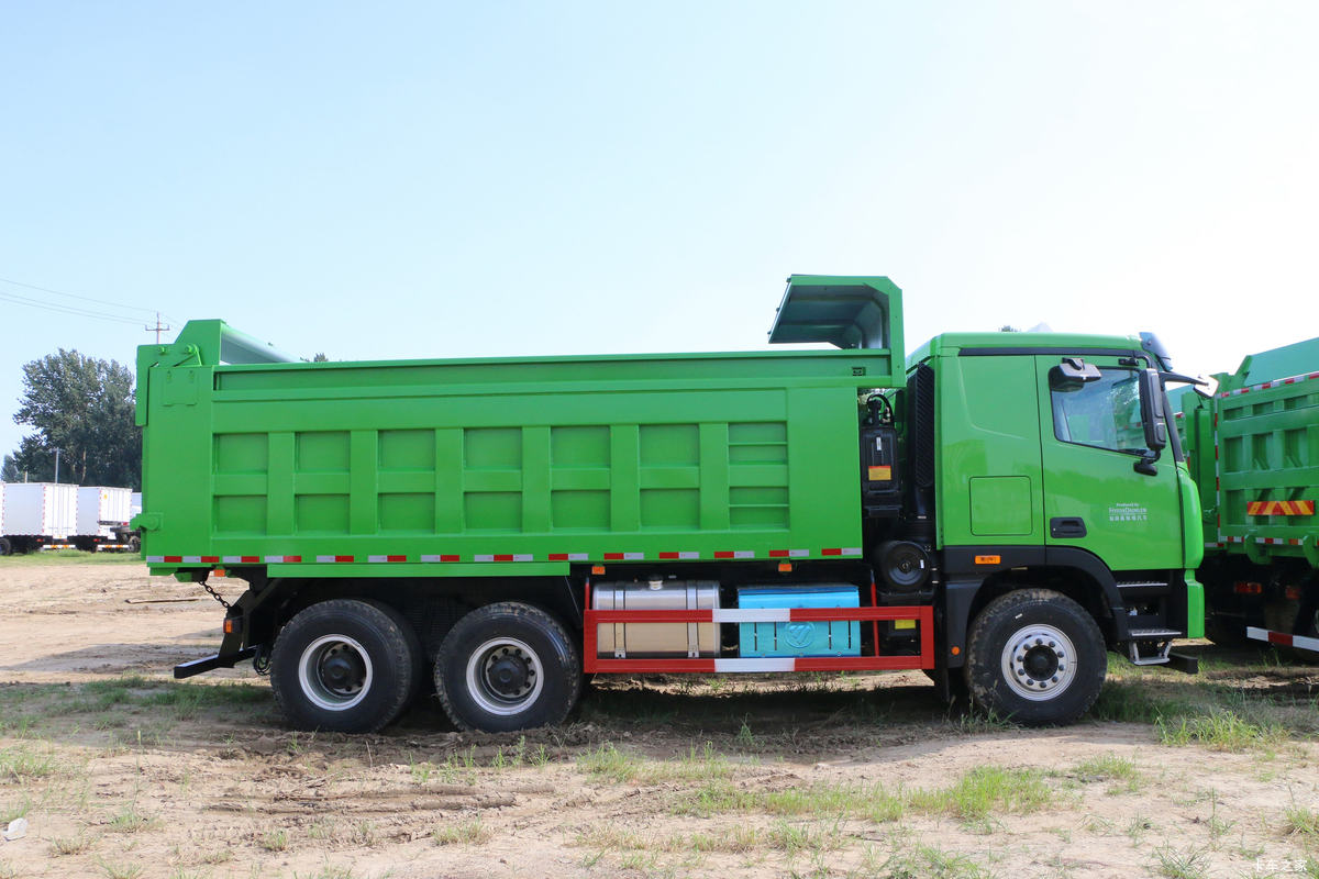 Foton Auman GTL 9 Series 400HP 6X4 Dump Truck with 5.6m cargo box