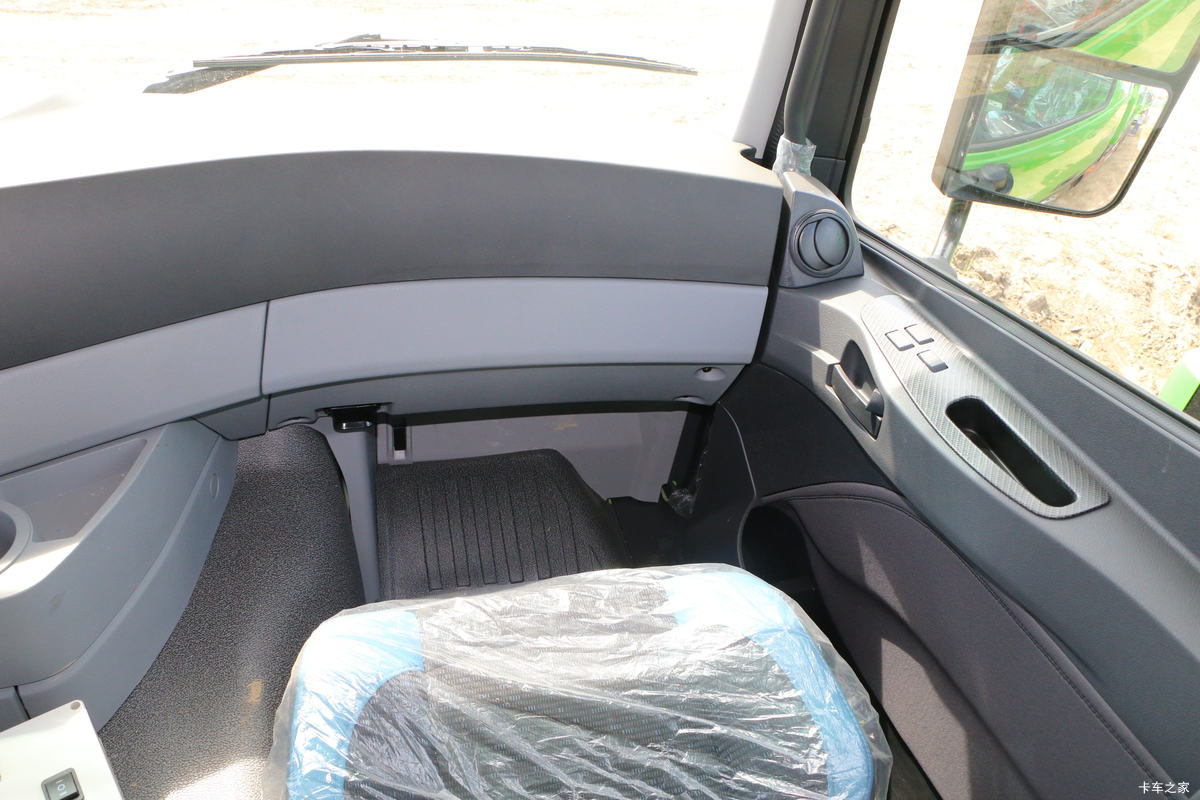 Foton Auman GTL 9 Series 400HP 6X4 Dump Truck with 5.6m cargo box