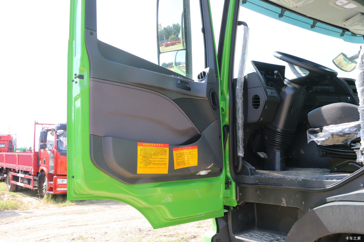 Foton Auman GTL 9 Series 400HP 6X4 Dump Truck with 5.6m cargo box