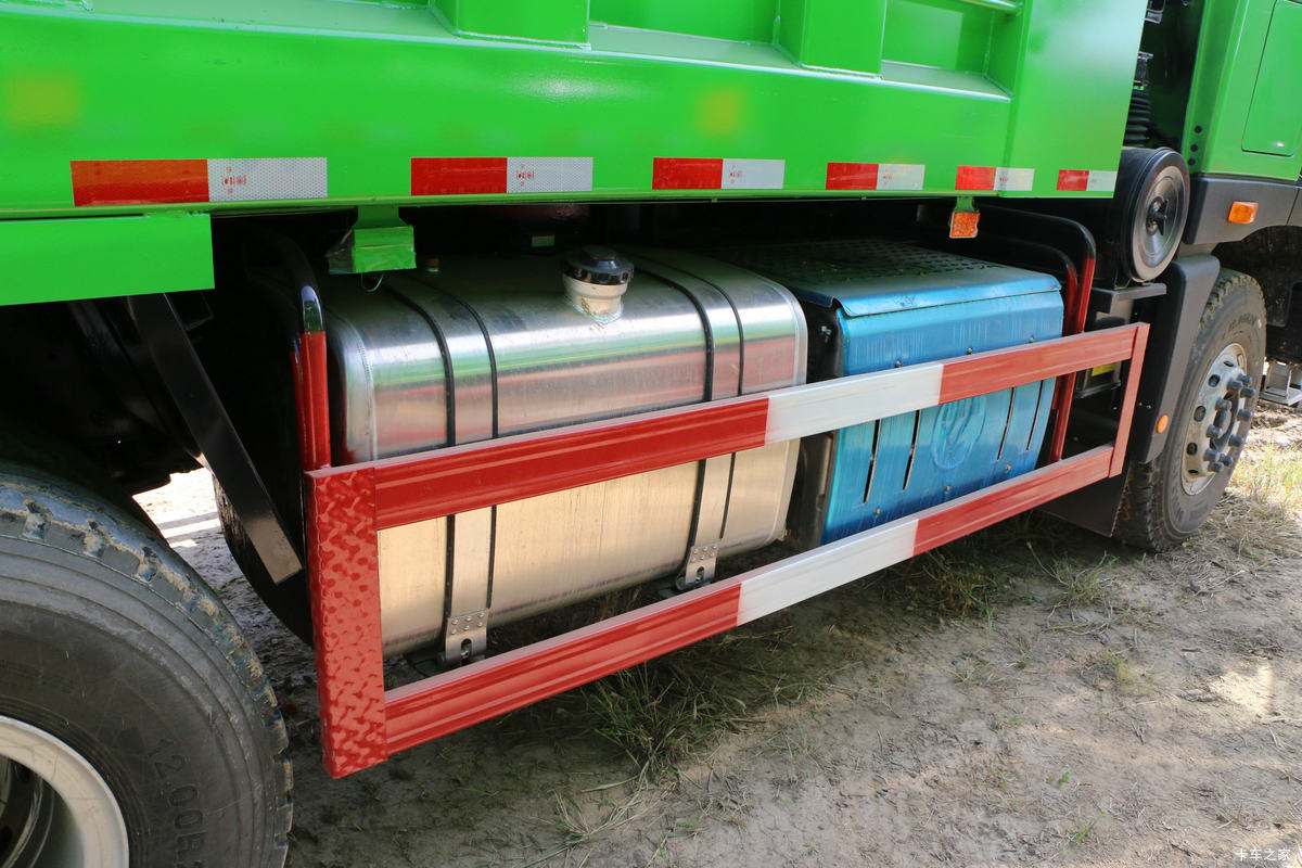 Foton Auman GTL 9 Series 400HP 6X4 Dump Truck with 5.6m cargo box