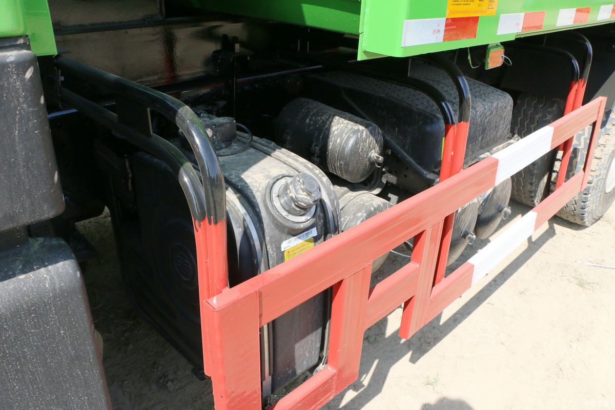 Foton Auman GTL 9 Series 400HP 6X4 Dump Truck with 5.6m cargo box