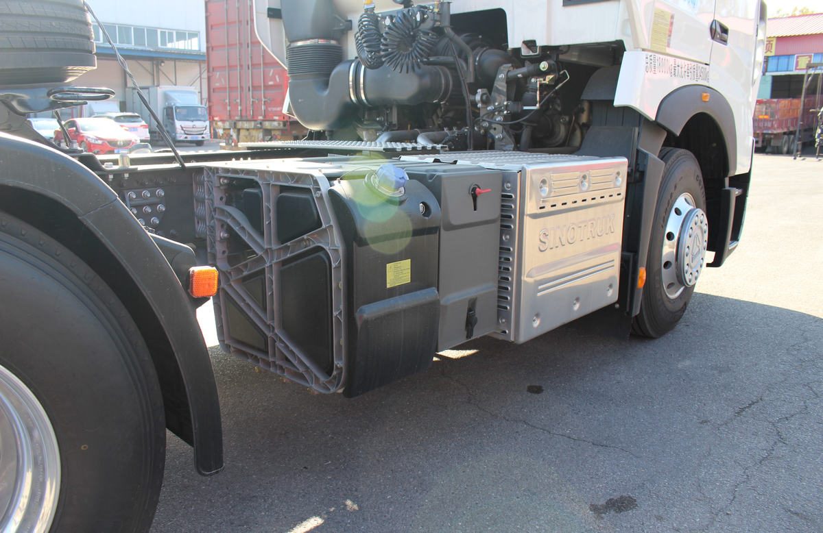 HOWO T7H 4X2 tractor truck with 500HP MC13 engine and hydraulic retarder