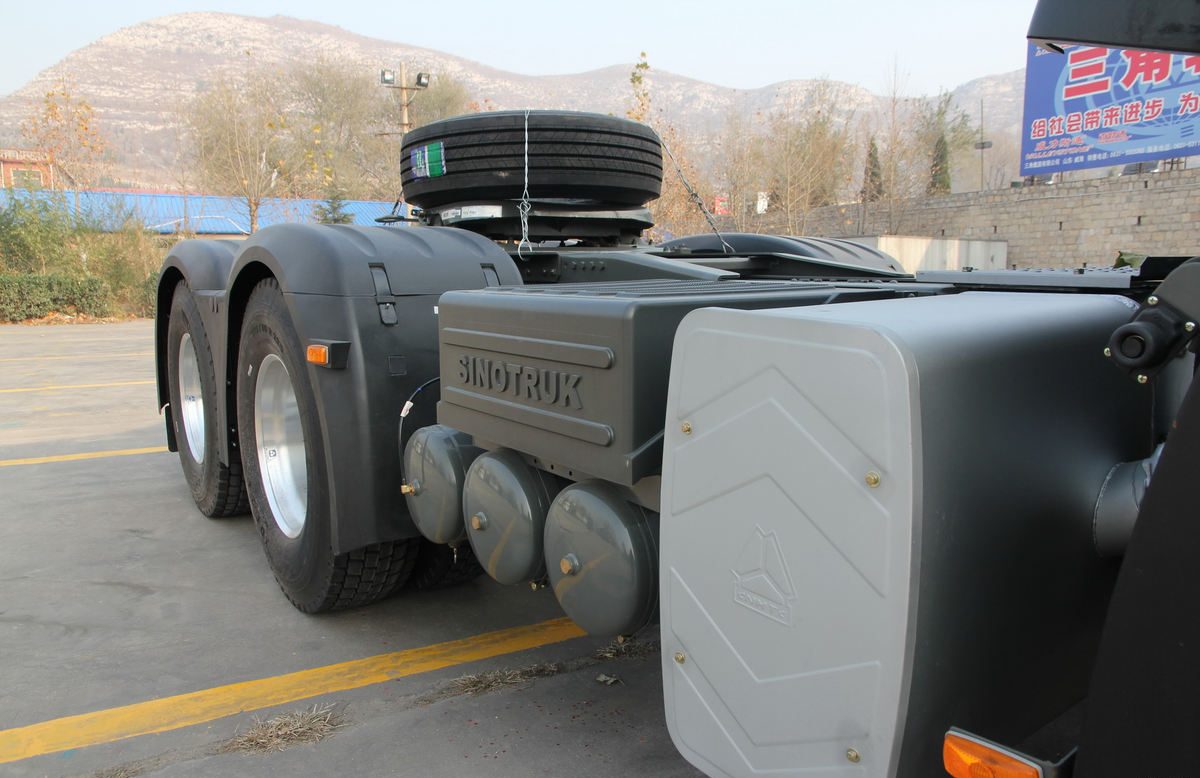 HOWO A7 420HP 6X4 Tractor Truck Front Side View with High-Roof Sleeper Cabin