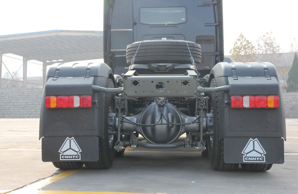 HOWO A7 420HP 6X4 Tractor Truck Front Side View with High-Roof Sleeper Cabin