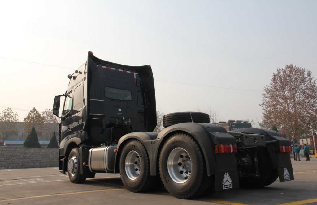 HOWO A7 420HP 6X4 Tractor Truck Front Side View with High-Roof Sleeper Cabin