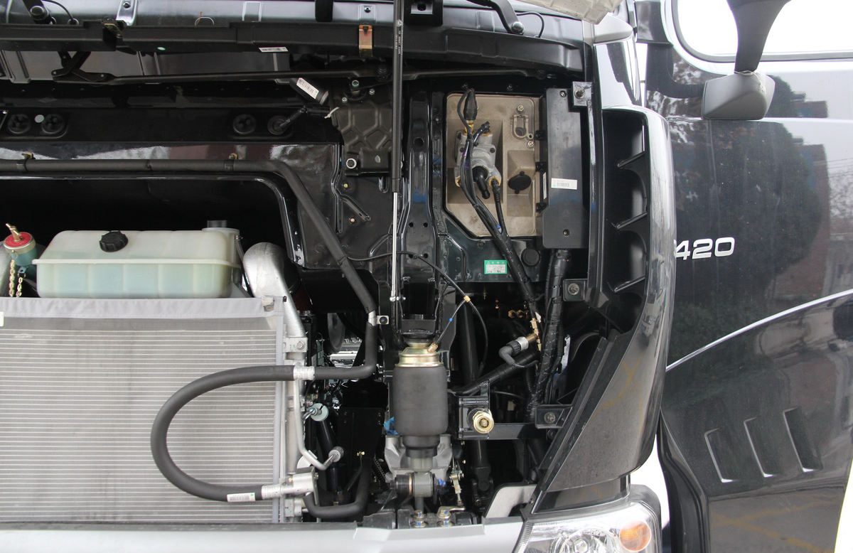HOWO A7 420HP 6X4 Tractor Truck Front Side View with High-Roof Sleeper Cabin