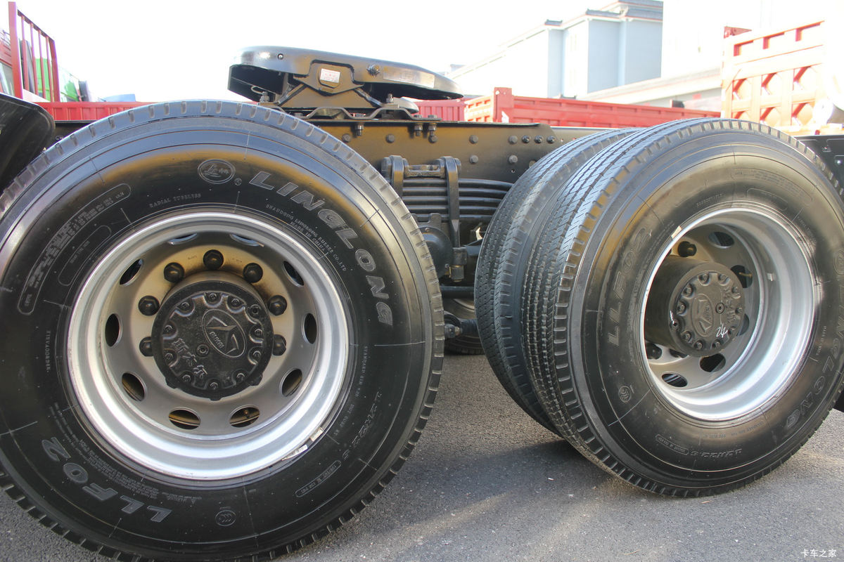 Foton VT9 380HP 6X4 heavy-duty tractor truck