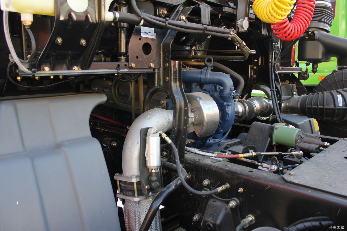 Foton VT9 380HP 6X4 heavy-duty tractor truck