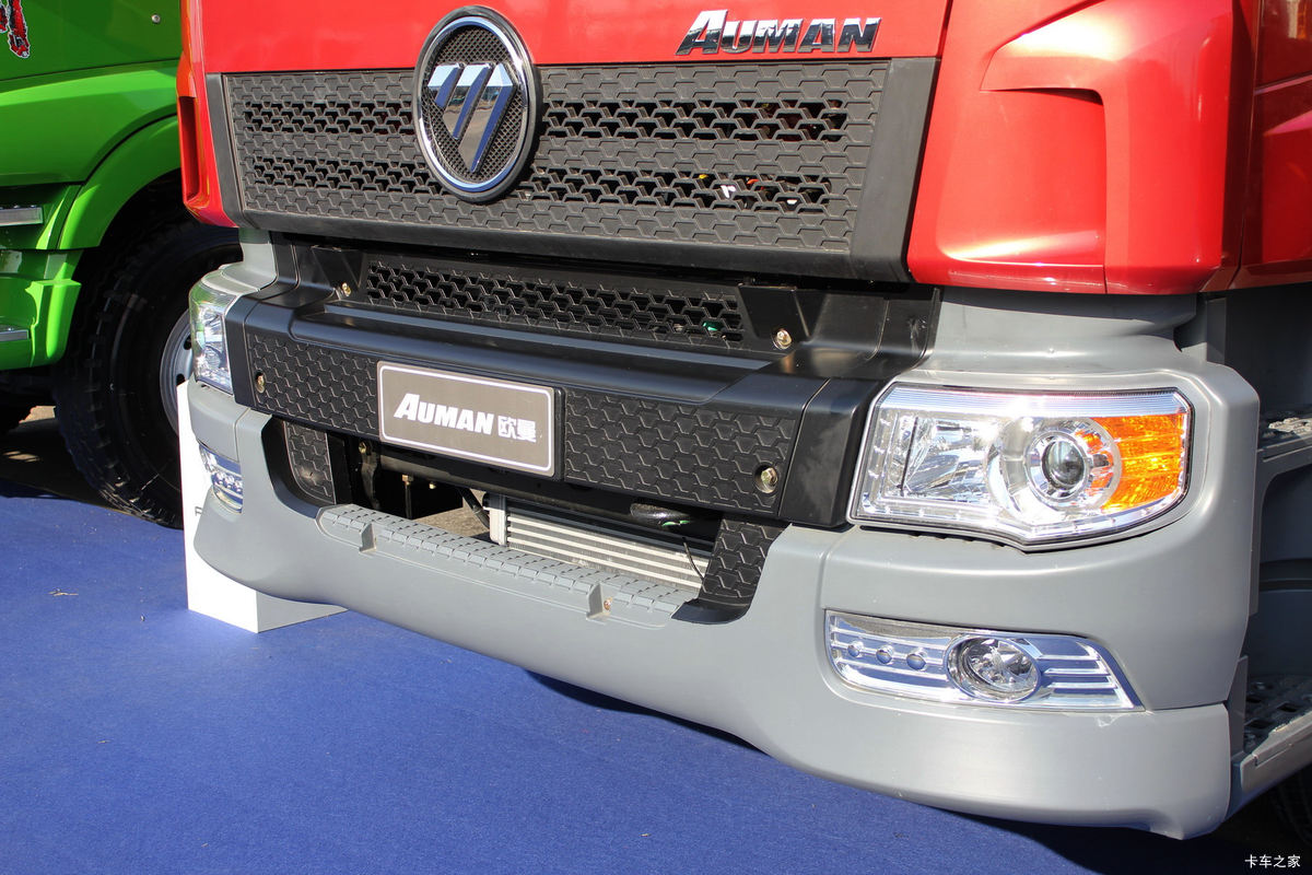 Foton VT9 380HP 6X4 heavy-duty tractor truck