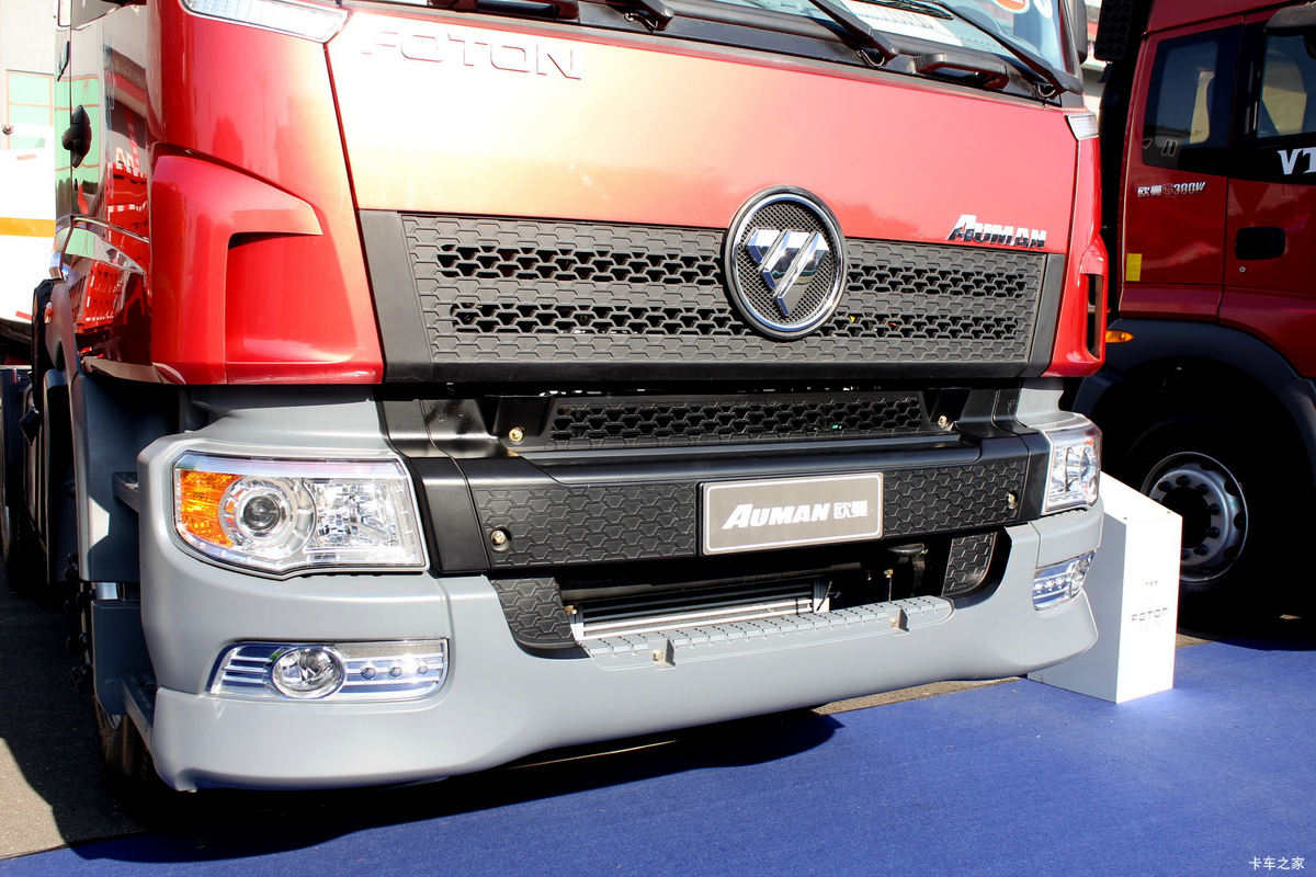 Foton VT9 380HP 6X4 heavy-duty tractor truck