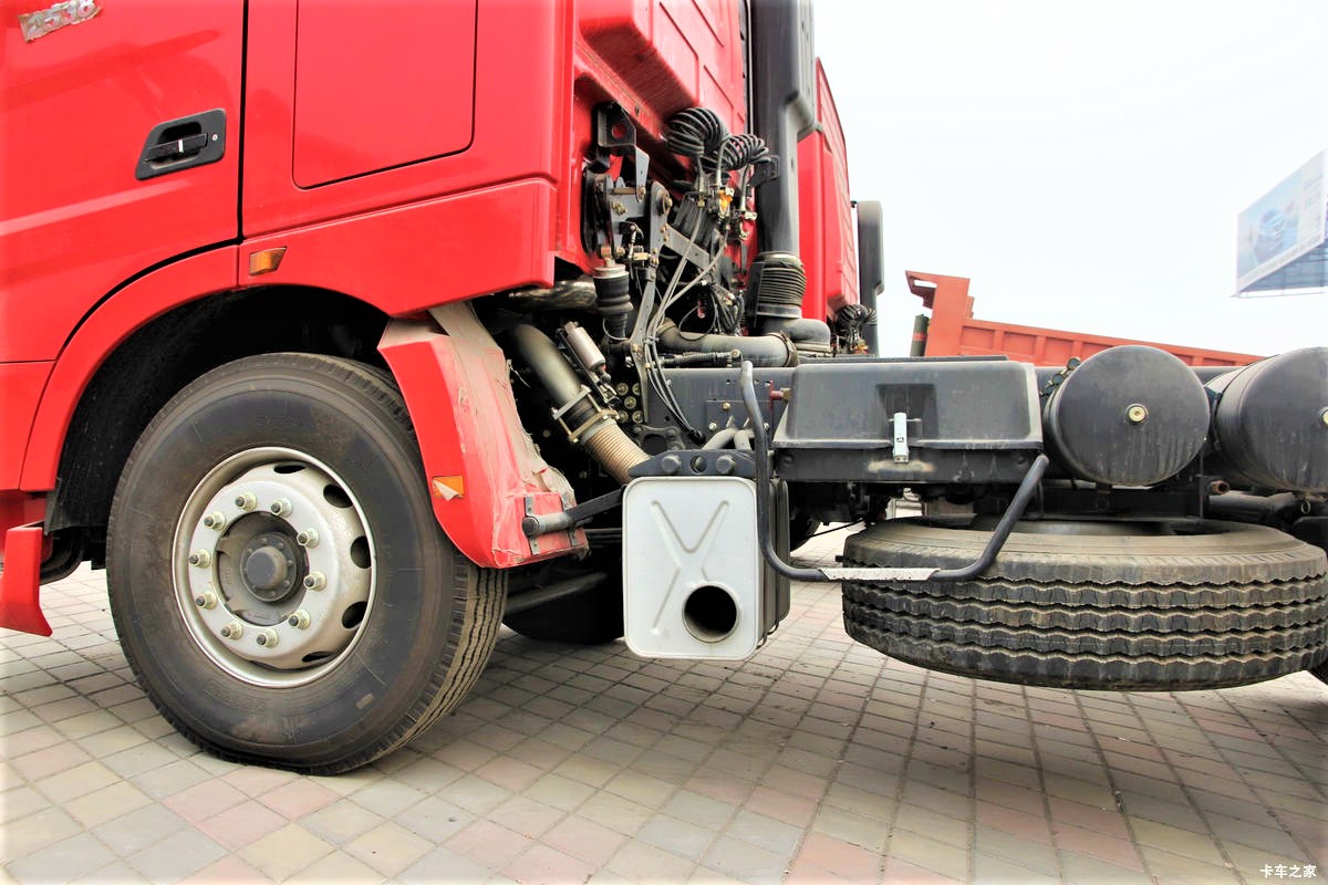 Beiben V3 380HP 6X4 tractor truck ND42503B32J7