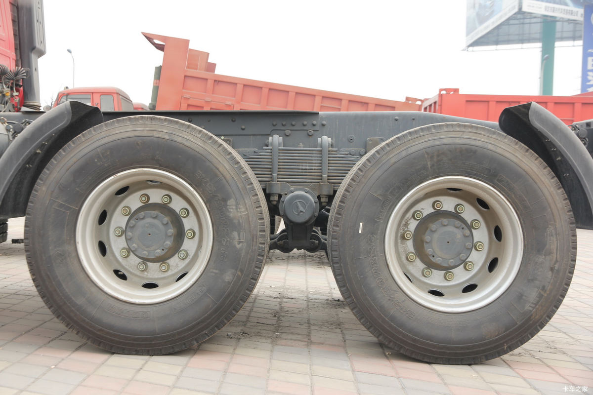 Beiben V3 380HP 6X4 tractor truck ND42503B32J7