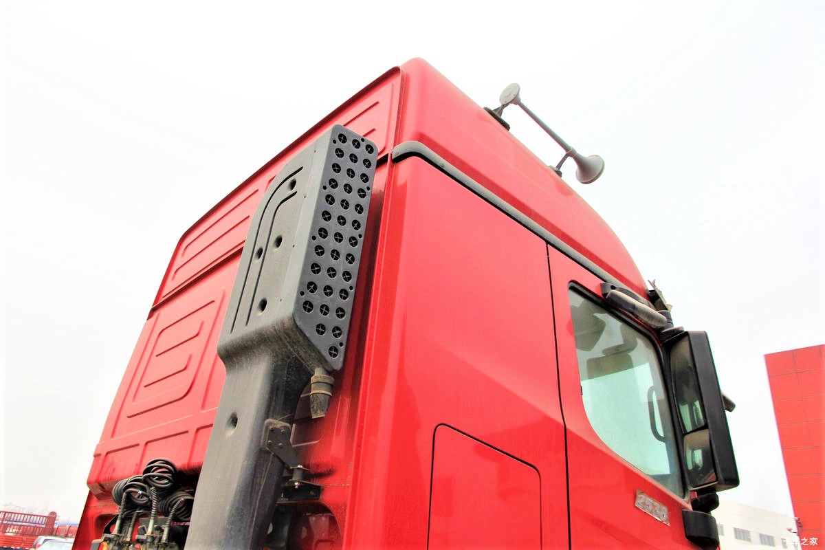 Beiben V3 380HP 6X4 tractor truck ND42503B32J7
