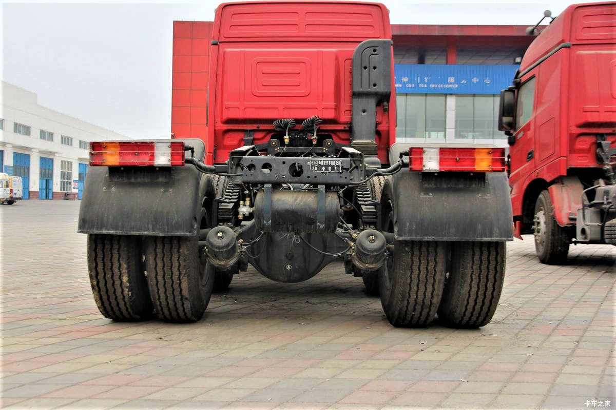 Beiben V3 380HP 6X4 tractor truck ND42503B32J7