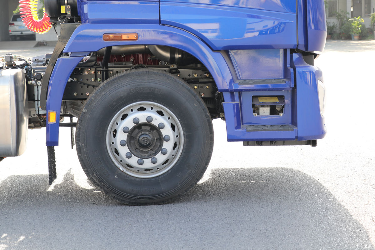 Foton Auman ETX 6 Series 400HP 6X4 Adventure Edition Tractor Truck