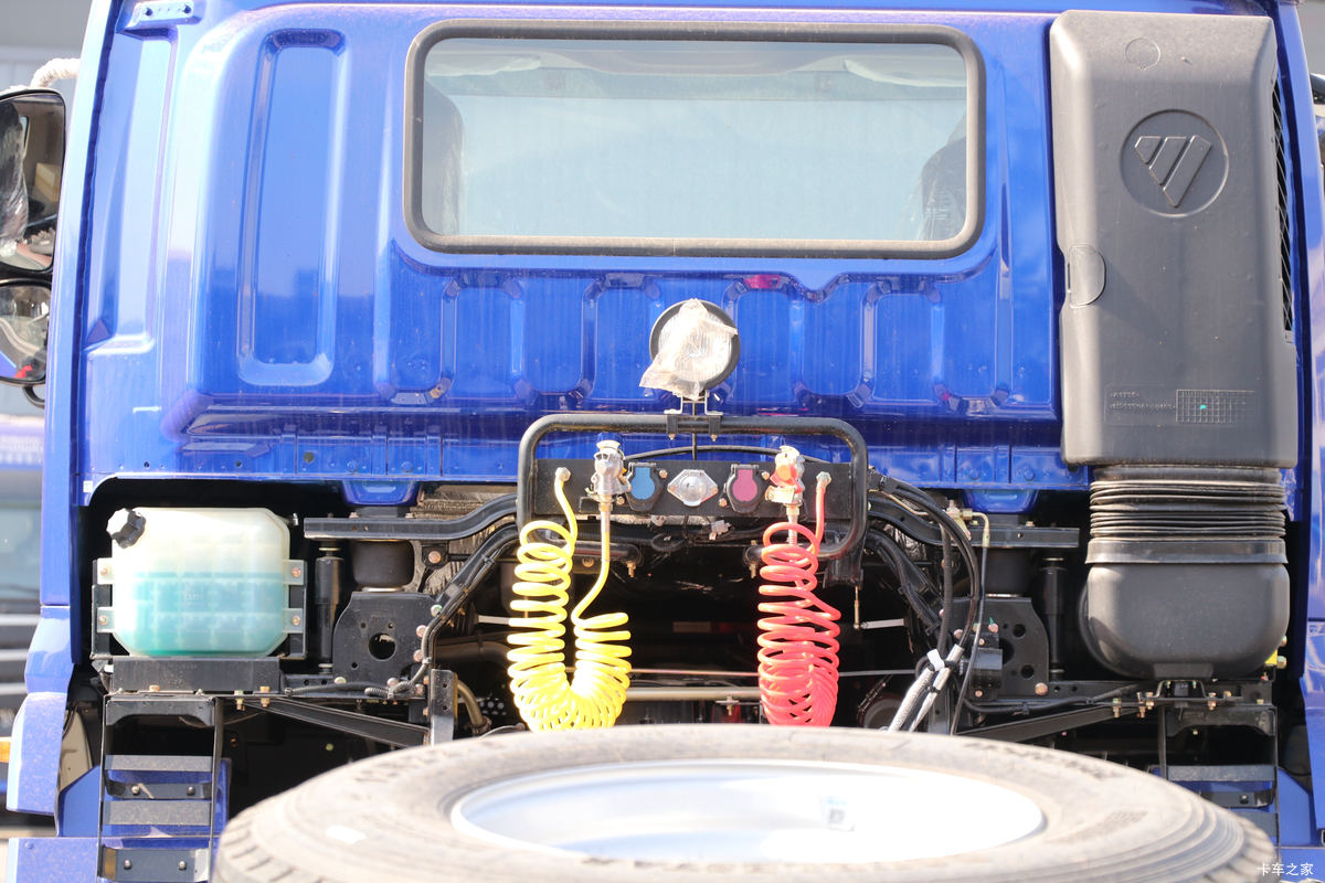 Foton Auman ETX 6 Series 400HP 6X4 Adventure Edition Tractor Truck