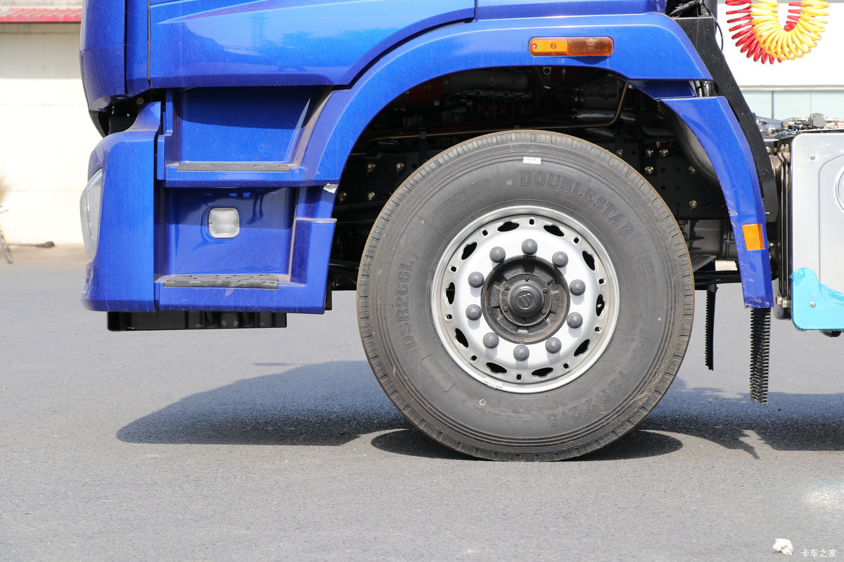 Foton Auman ETX 6 Series 400HP 6X4 Adventure Edition Tractor Truck