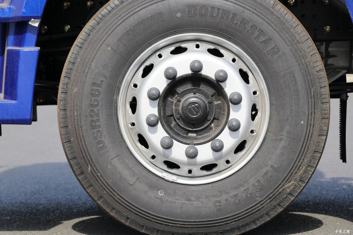 Foton Auman ETX 6 Series 400HP 6X4 Adventure Edition Tractor Truck