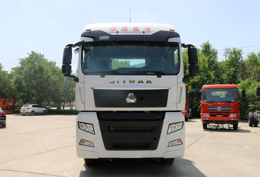 Blue SINOTRUK 6×4 tractor truck showing high-roof cab and MCY13Q rear axle