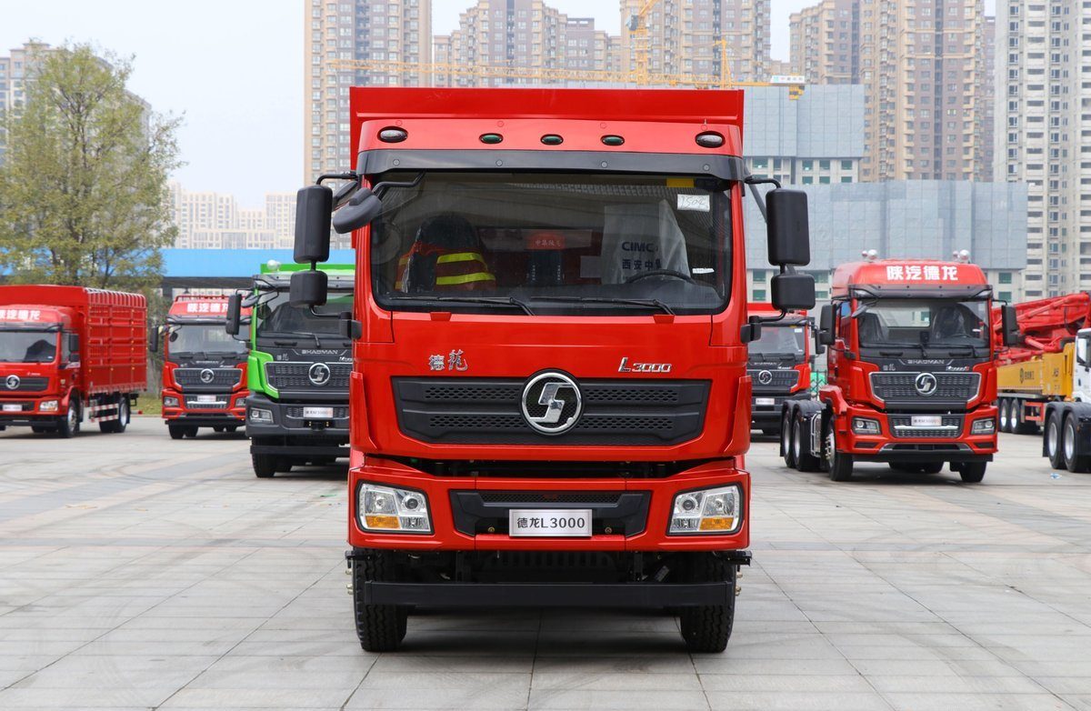 Shacman L3000 8X4 6.2m Dump Truck – Lightweight 300HP Tipper for Urban Construction