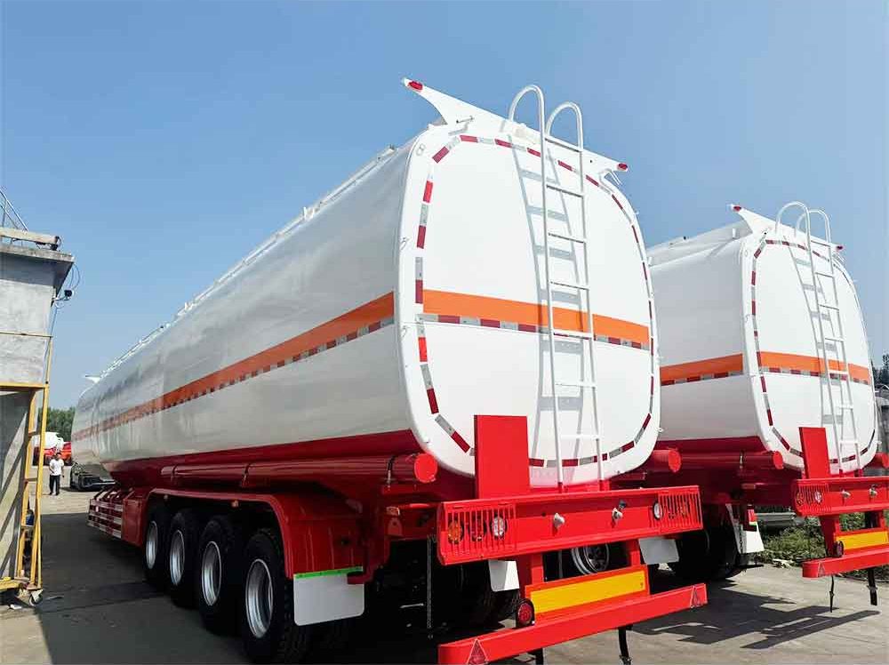 Heavy-duty asphalt tank trailer with 80m³ insulated tank and 4×16T axles for hot bitumen transport