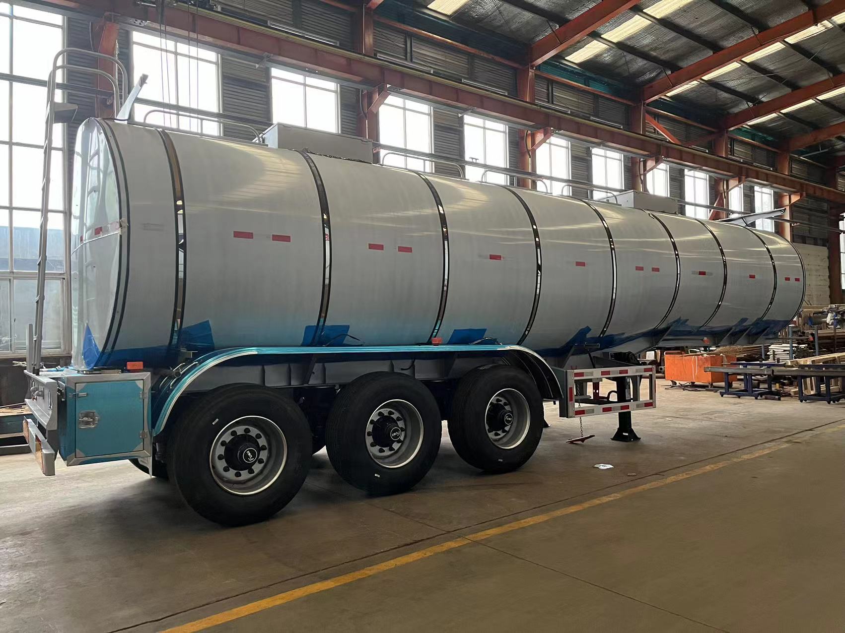 Stainless steel tanker trailer, 3 axle fuel tank semi trailer, chemical transport trailer, edible oil tanker