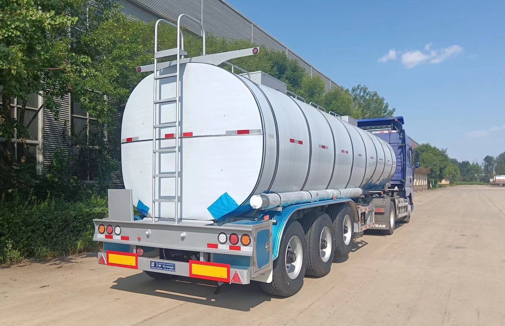 3 axle stainless steel tanker semi trailer for diesel, edible oil, and chemical transportation